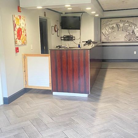 Syracuse Inn شرق سيراكيوز المظهر الخارجي الصورة