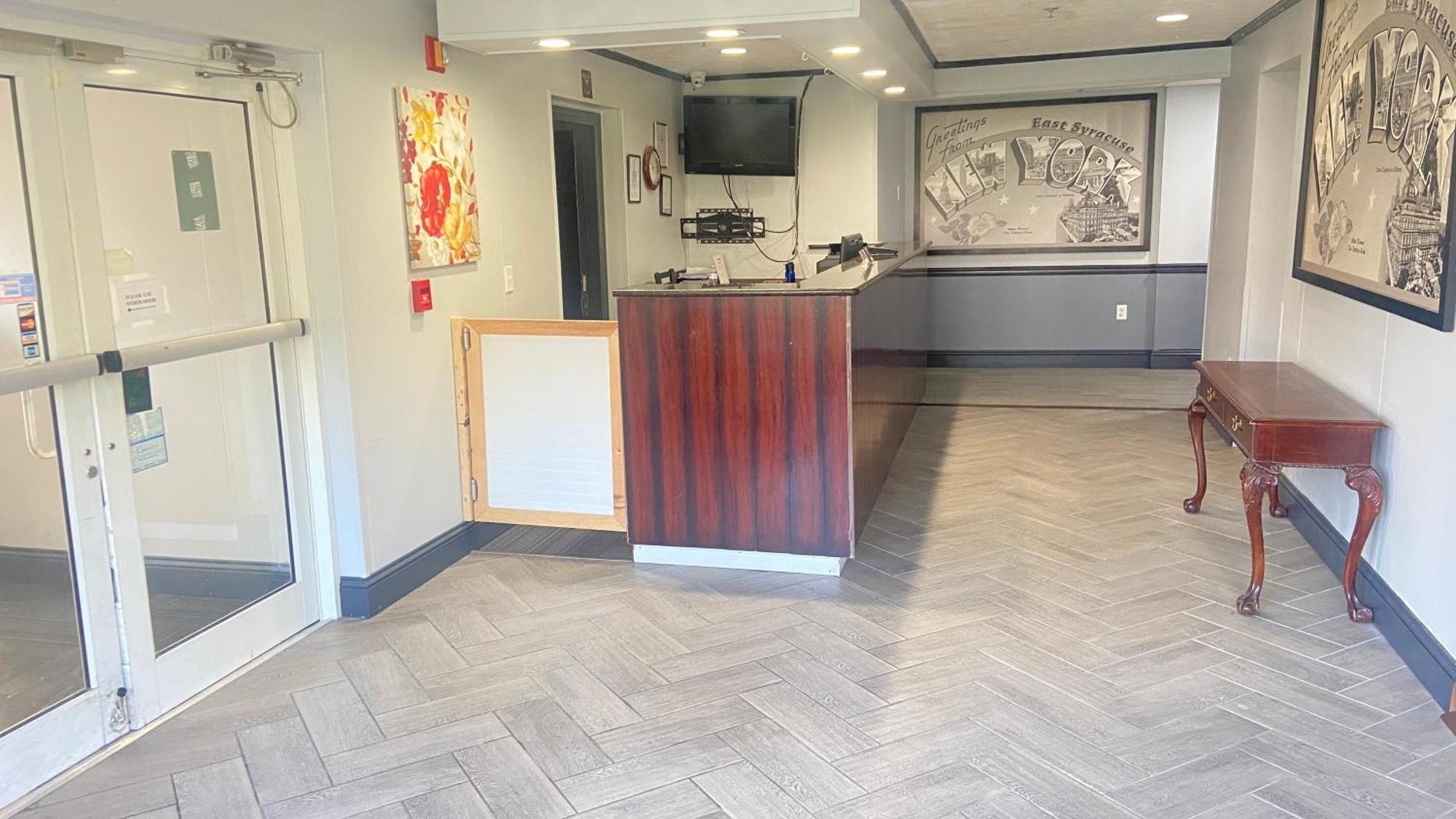 Syracuse Inn شرق سيراكيوز المظهر الخارجي الصورة