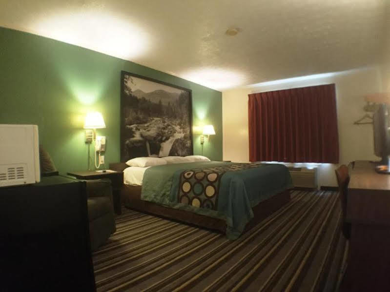 Syracuse Inn شرق سيراكيوز المظهر الخارجي الصورة