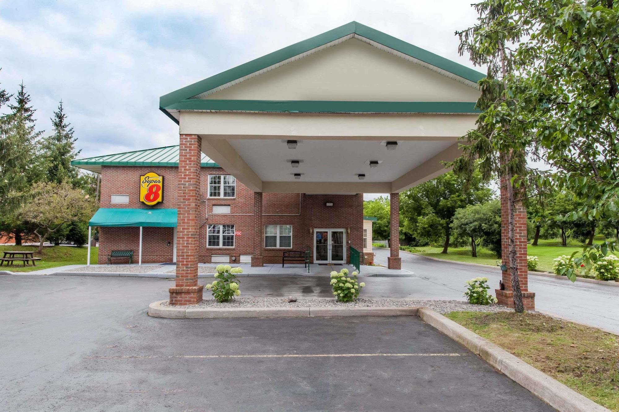 Syracuse Inn شرق سيراكيوز المظهر الخارجي الصورة