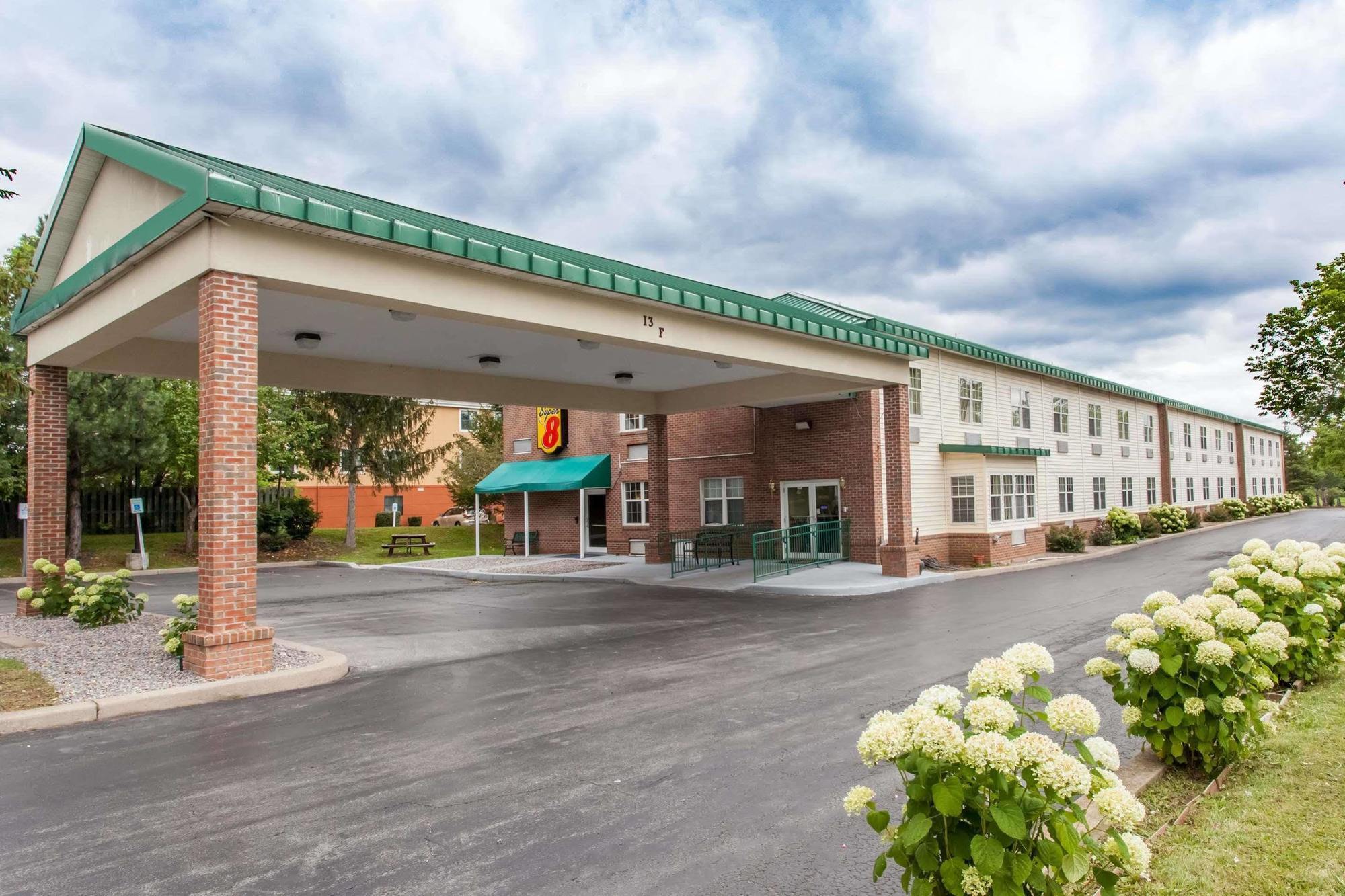 Syracuse Inn شرق سيراكيوز المظهر الخارجي الصورة